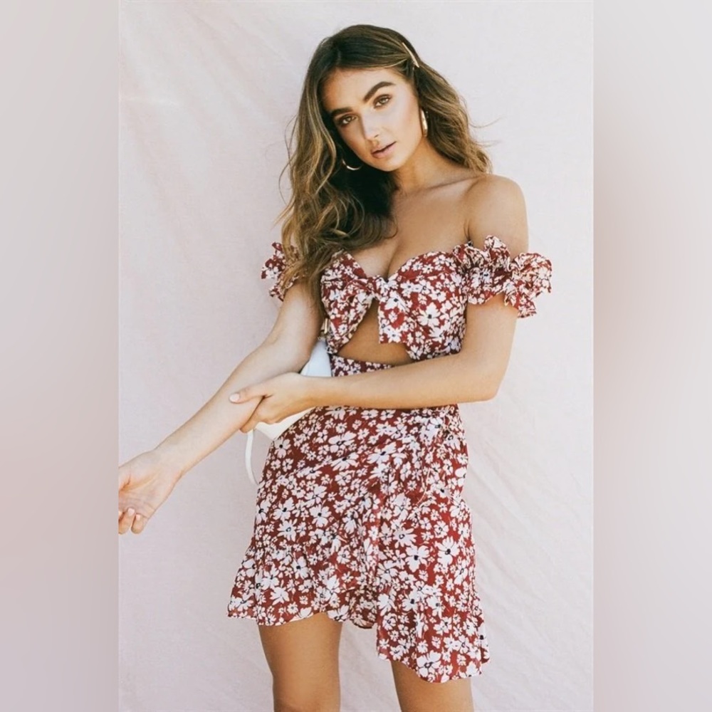 Sabo skirt tie front sweetheart neckline cut out/keyhole floral dress